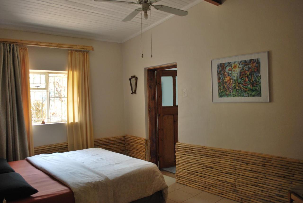 Amber Lagoon Backpackers Lodge Vleirivier Esterno foto